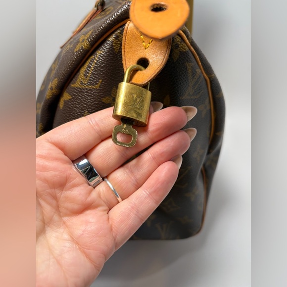 Louis Vuitton Speedy 30 Monogram, Made in France 1993 - Picture 10 of 17